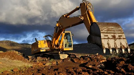 Un EXCAVATOR de 20.000 de euro, furat din Franța, a fost găsit tocmai în Cluj
