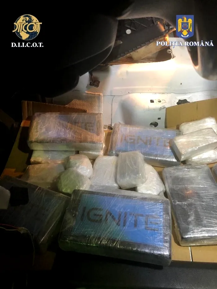 Cea mai mare grupare care alimenta cu droguri piaţa din Bucureşti, destructurată / Sursa foto: IGPR
