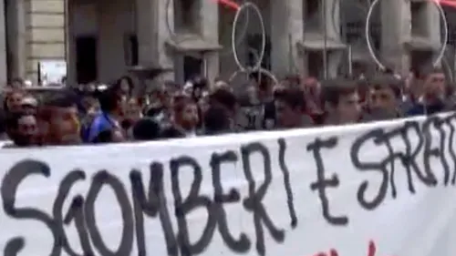 Ce au pățit 150 de romi care cereau locuințe gratuite în fața primăriei din Torino