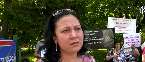 Zeci de părinți au cerut socoteală legiștilor pentru expertizele în cazuri de malpraxis, într-un protest fără precedent la Institutul de Medicină Legală din București