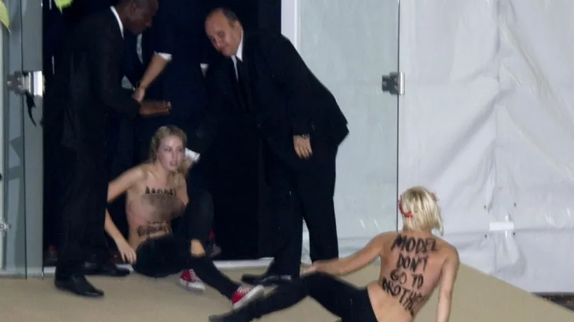 Un model a lovit o activistă FEMEN care a întrerupt o prezentare la Săptămâna Modei de la Paris