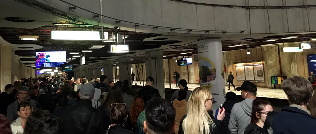 VIDEO | Circulația pe Magistrala 2 de metrou, îngreunată după ce un călător A TRAS semnalul de alarmă la intrarea în stația „Universitate”