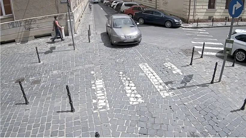 INCREDIBIL. Cum au păcălit șoferii sistemul inteligent care permite accesul pe o stradă din Brașov (VIDEO)