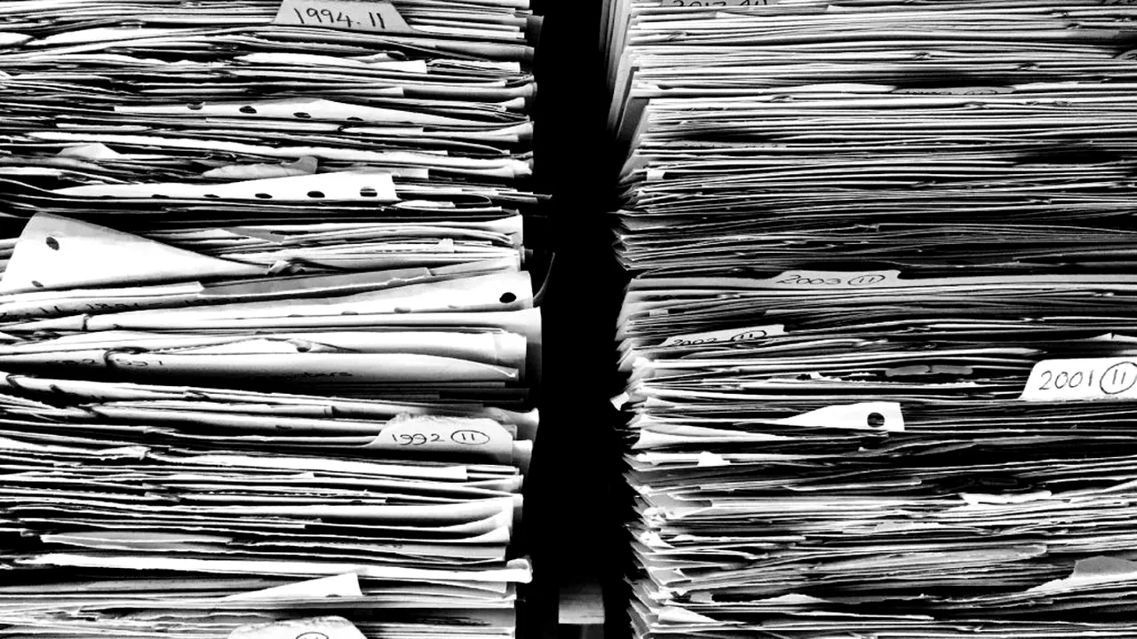 Peste trei sferturi dintre companiile românești încă transmit informații pe suport hârtie. „Adoptarea digitalizării ar trebui considerată o investiție și nu o cheltuială”