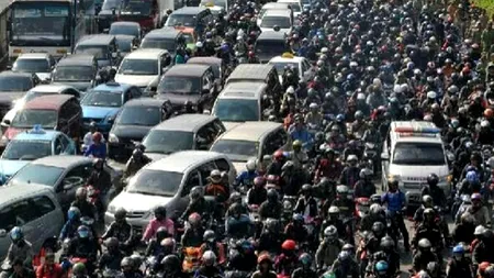 12 oameni au murit după ce au stat trei zile în mașini, într-un blocaj pe autostradă