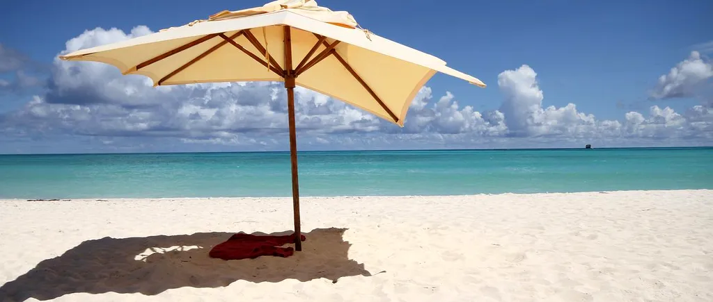 Femeie ucisă pe plajă de o umbrelă care i s-a înfipt în piept, după ce a fost luată de vânt