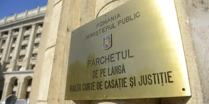 Doi magistrați din București, cercetați pentru corupție