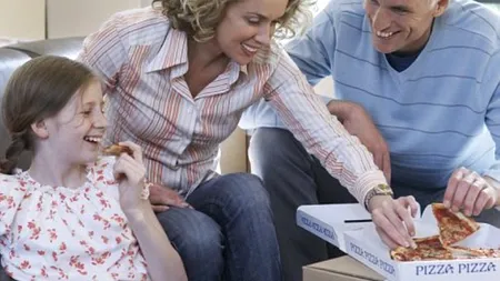 STUDIU. Cât de mult respectă părinții sfaturile în materie de alimentație pe care le dau propriilor copii