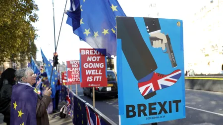 Dacă ROMÂNII nu primesc permis de ședere în Marea Britanie, nici BRITANICII nu primesc în România. Ce se va întâmpla în cazul unui BREXIT fără acord