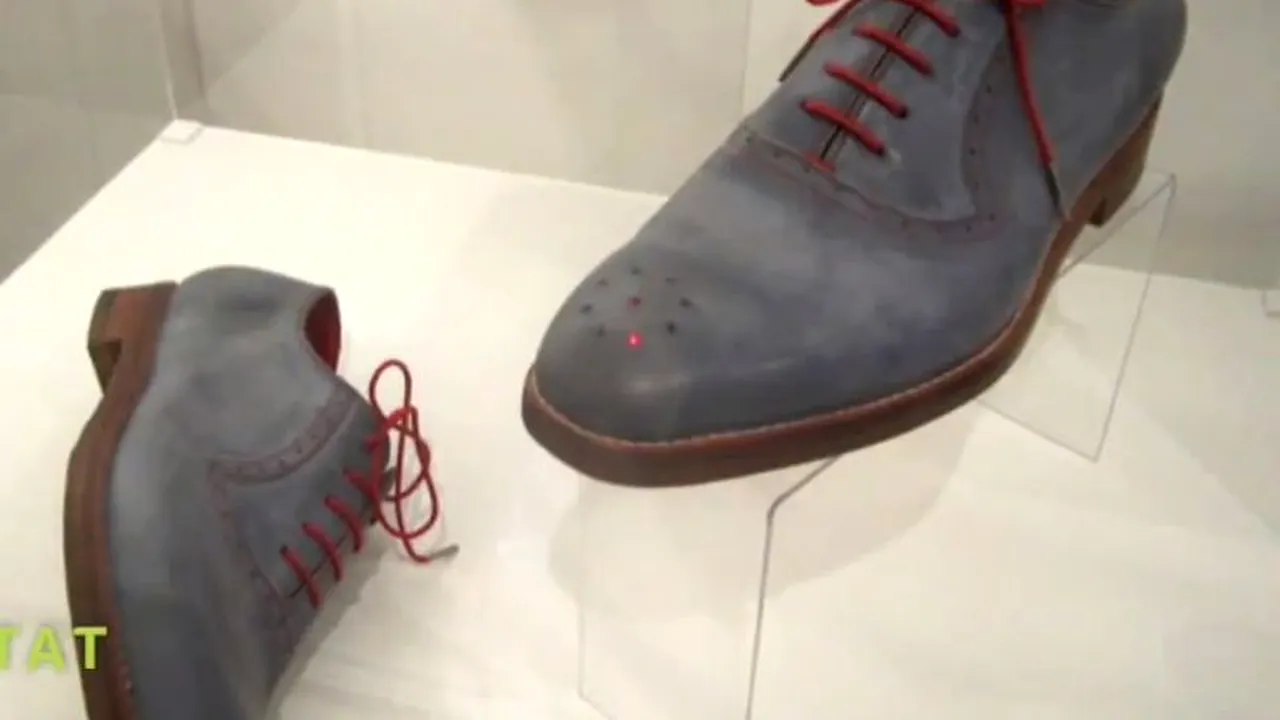 VIDEO: S-au inventat PANTOFII CU GPS