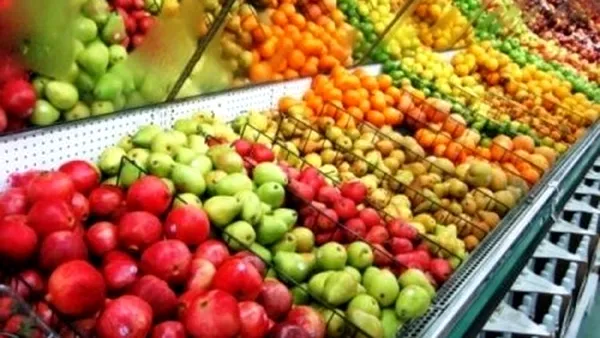 România, „invadată” de importuri. 800 de camioane de fructe și legume din Asia intră în țară într-o lună. Avertismentul Vămii