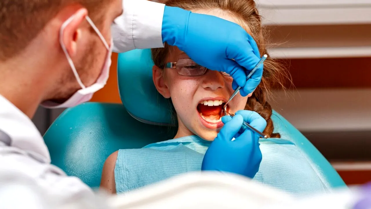 Importanța primului control stomatologic pentru copii și influența mușcăturii asupra sănătății dentare. La ce vârstă se face și de ce e important?