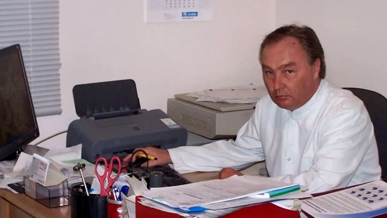 Medicul care refuză pacienții care nu se vaccinează anti-COVID-19, apărat de un cunoscut psihiatru: „Bune doar să faceți panaramă și să vă ridicați fustele în cap”