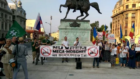 Câte persoane au participat la protestul de la Universitate față de construirea unei moschei la București