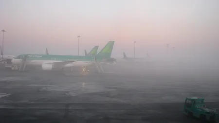 Ce fenomen meteo rar a dus la anularea a zeci de zboruri pe aeroporturile din apropierea Londrei