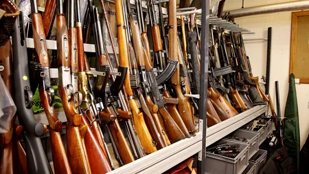 Joe Biden a semnat ordinul. Începe vânătoarea de traficanți de arme în cinci mari orașe din America