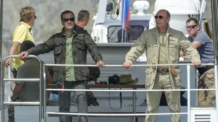 Vladimir Putin, pescar la bustul gol în Siberia. FOTO