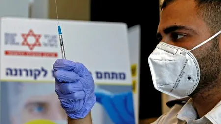 Parlamentul israelian a adoptat o lege care permite guvernului să împărtășească identitatea persoanelor care nu sunt vaccinate. „În lume, oamenii așteaptă vaccinuri, aici vaccinurile așteaptă oameni”