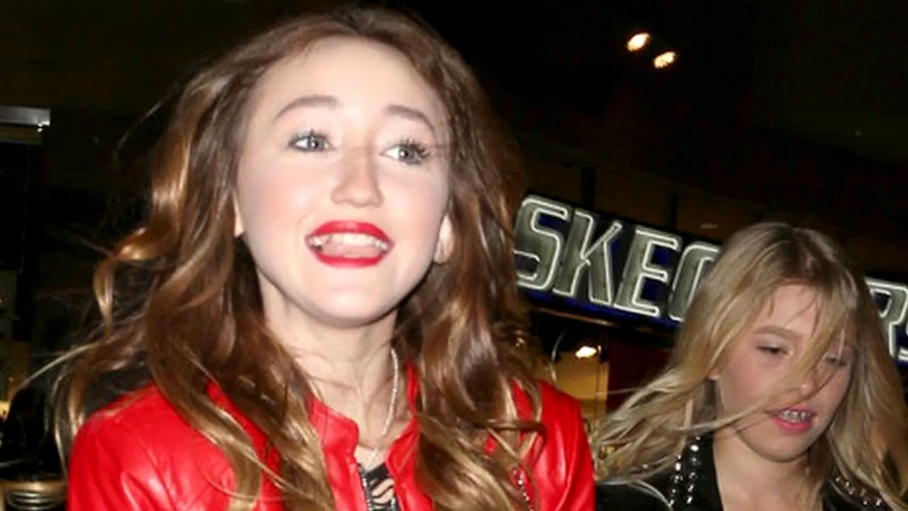Sora lui Miley Cyrus, îmbrăcată provocator la vârsta de 9 ani