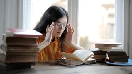 Un studiu demonstrează că ELEVII se concentrează mai bine, dacă iau pauze de la telefonul mobil