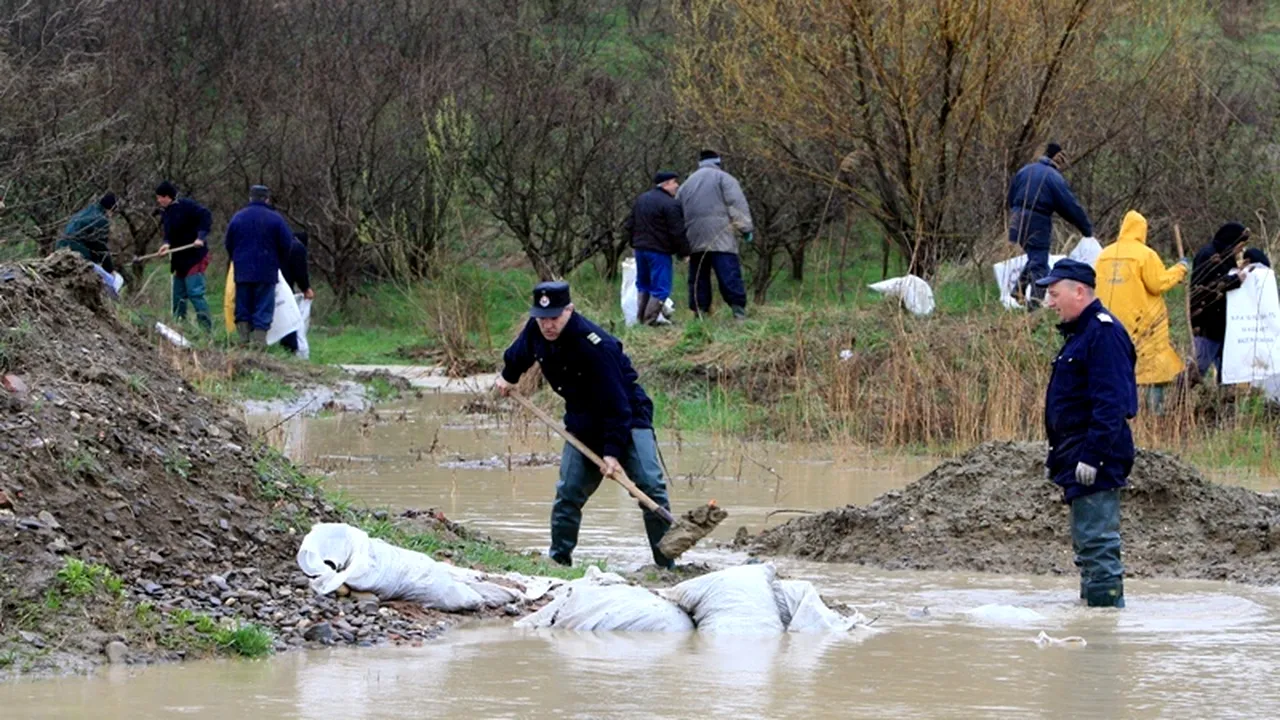 Inundații în estul țării. Peste 70 de case și 528 anexe gospodărești afectate