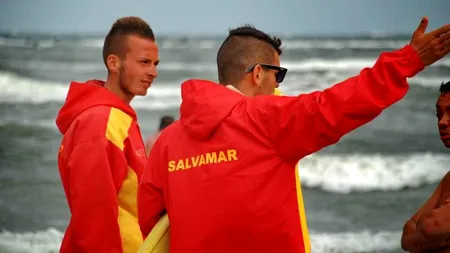 Turiștii au sfidat steagul ROȘU în cel mai aglomerat weekend de pe litoral: „Nu e problemă”. Reacția salvamarilor: „E misiune imposibilă”