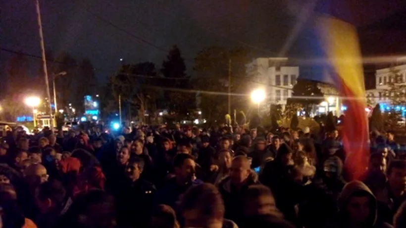 Constănțenii în stradă pentru a cere demisia lui Ponta, a ministrului de Externe și a primarului Mazăre