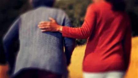 Cât trebuie să lucreze ca badantă o româncă în Italia pentru a primi pensie