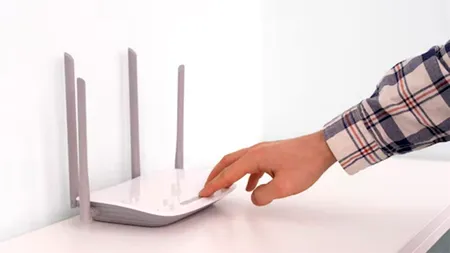 Butonul PERICULOS din spatele oricărui router Wi-Fi. Ce se întâmplă dacă îl atingi
