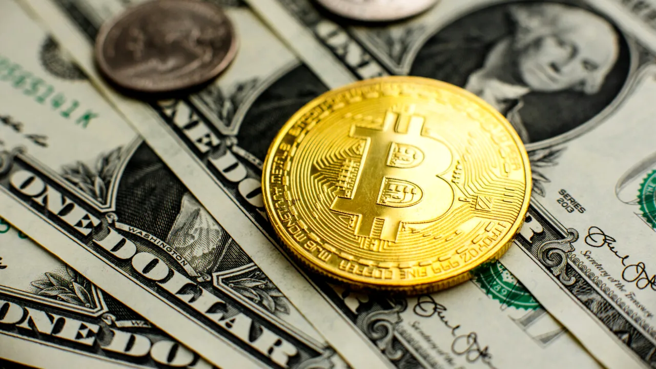 Cum a pierdut un britanic BITCOINI în valoare de 710 milioane de euro. Fostul partener a aruncat la gunoi un hard disk cu Bitcoin