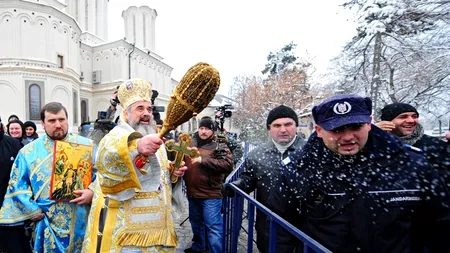 Apa sfințită de Bobotează va fi împărțită la Catedrala Patriarhală cu ajutorul jandarmilor