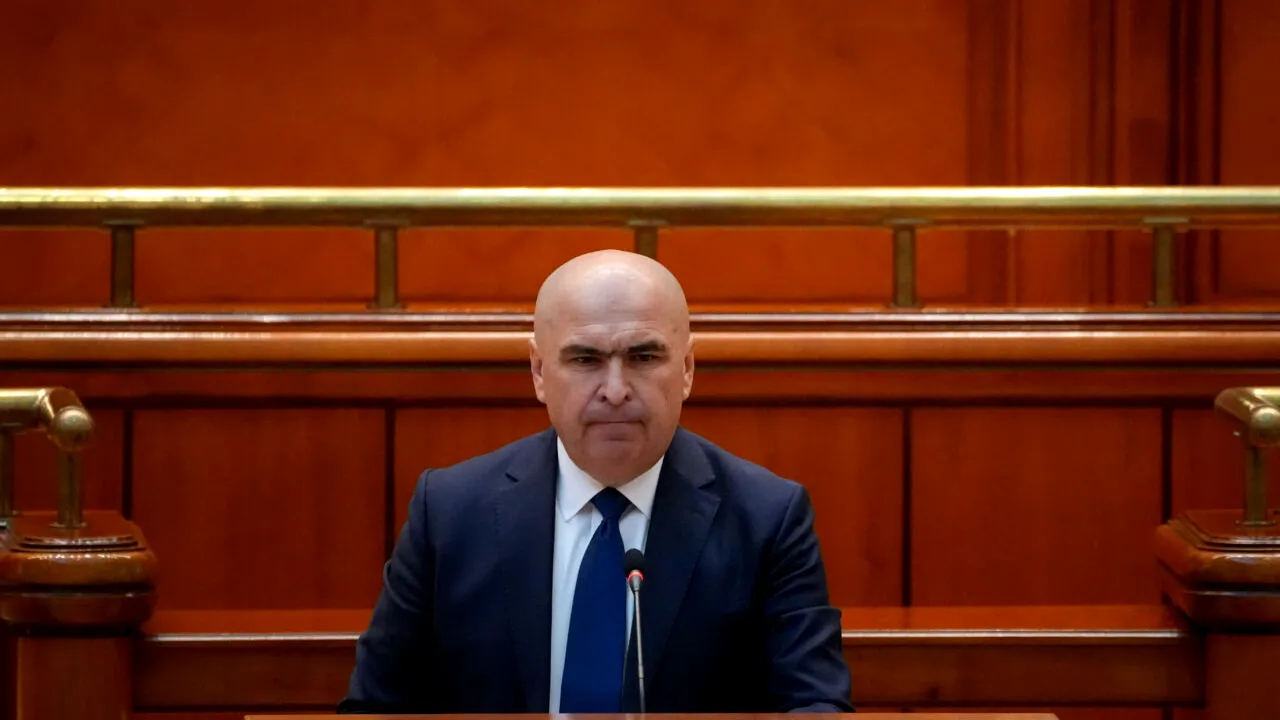 Scandal în Coaliție. PSD vrea să răstoarne măsurile din EDUCAȚIE ale „Legii Bolojan”. Bursele ar putea reveni și profesorii să fie plătiți ca înainte