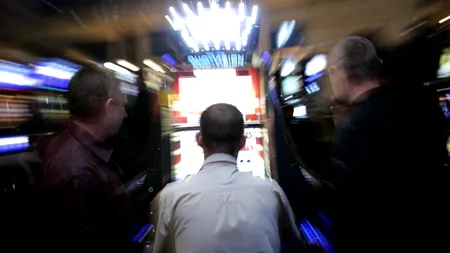 Proiect de lege: Jocurile slot-machine să funcționeze doar în cazinouri și agenții ale Loteriei