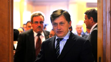 Ce cadou îi face Traian Băsescu lui Crin Antonescu de ziua lui
