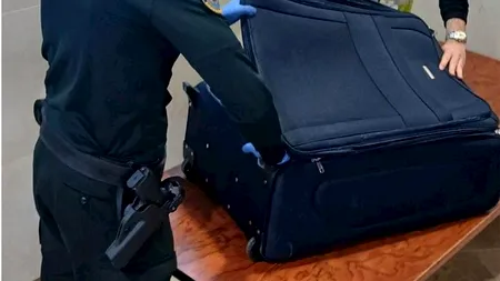 Ce au putut găși vameșii spanioli în valiza unui român. Când au desfăcut geamantanul, au crezut că nu văd bine