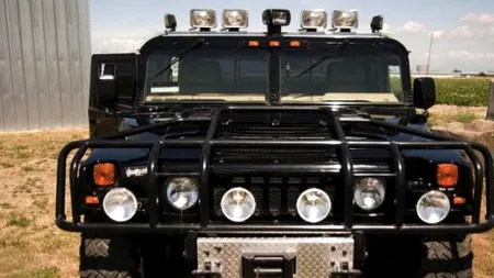 Hummerul lui Tupac a fost vândut. Ce sumă a oferit un fan al rapperului pe ea