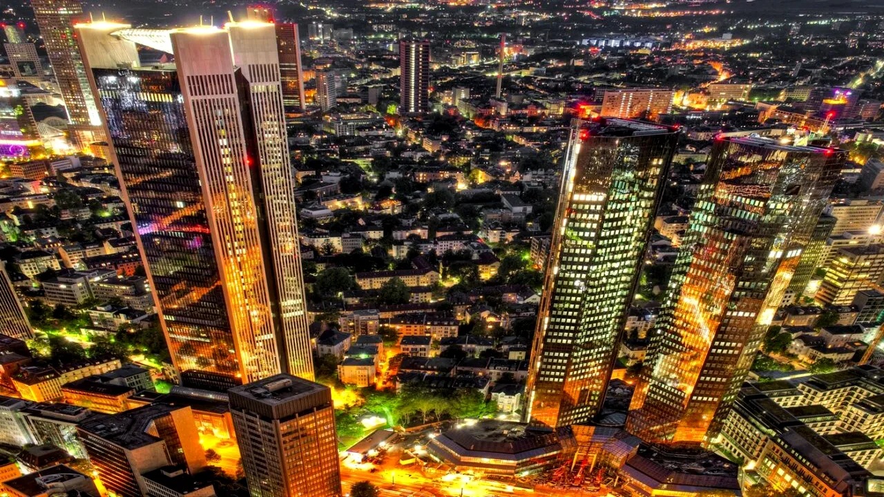 Economia ZONEI EURO continuă să aibă dificultăți majore, în contextul încetinirii activităților de producție