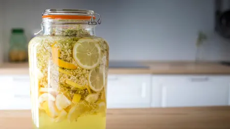 NATURAL. Rețetă de socată. Cum faci rapid și ușor băutura preferată a copilăriei