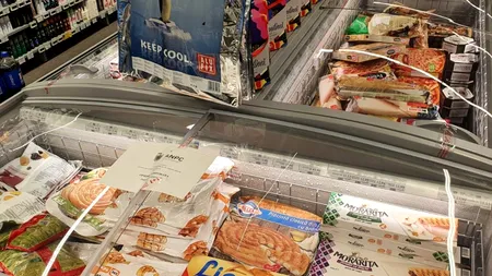 GALERIE FOTO | Carne cu mucegai și produse expirate la magazine Mega Image din București