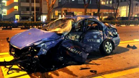 FOTO+VIDEO. Momentul teribil în care un Ferrari spulberă un taxi într-o intersecție din Singapore