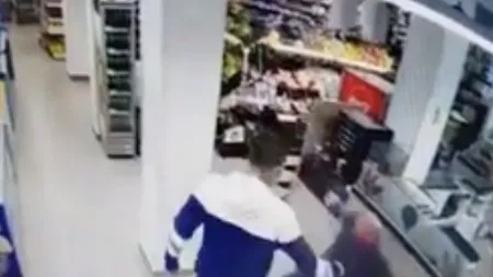 Agent de pază bătut cu bestialitate în magazin: „Fură tot timpul. Mi-au zis că Â«mă aranjeazăÂ». Îmi este frică