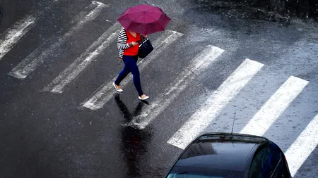 Ce a pățit un șofer din București, după ce nu a acordat prioritate pe trecerea de pietoni unei femei și copilului ei. „Poate învață să fie mai atenți”