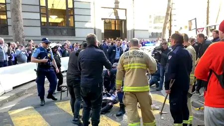 Un individ a fost reținut la Sydney după ce a înjunghiat o femeie și a încercat să rănească alți oameni