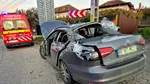 Un container a căzut de pe o platformă peste o mașină, la ieșirea de pe A1 spre Vâlcea. Trei persoane au ajuns la spital