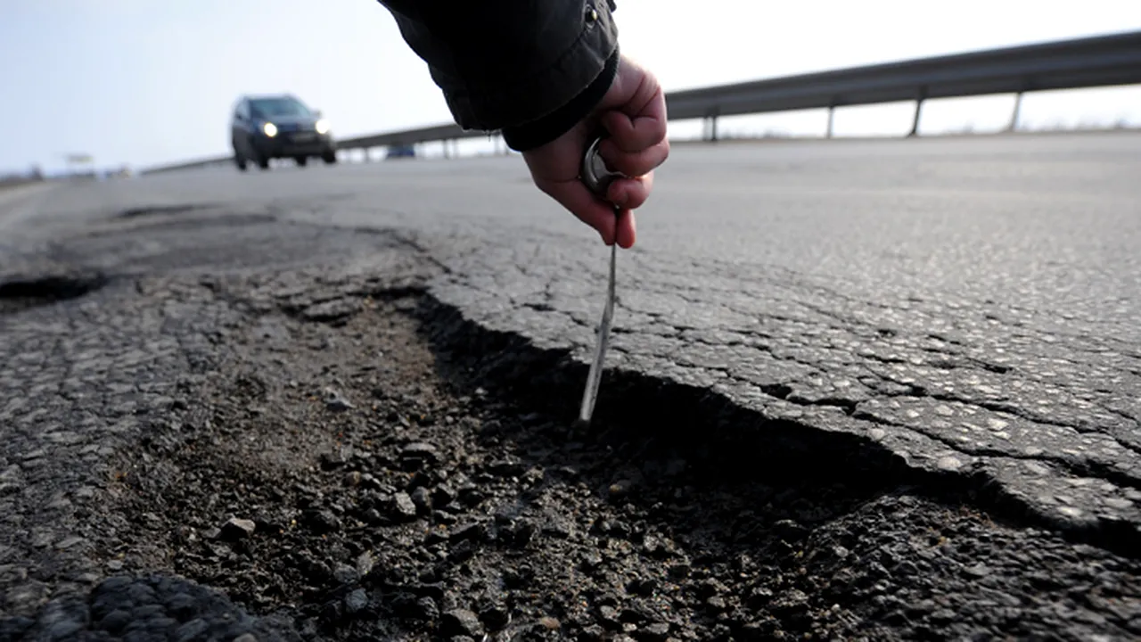 Reportaj Gândul: RULETA PE AUTOSTRADĂ. Compania de drumuri: A1 este găurită pe 87 la sută din suprafață