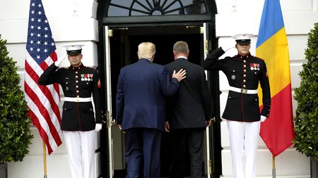 Culisele întâlnirii Donald-Klaus: Un agent Secret Service a leșinat, alți doi au căzut în șemineu. După Groenlanda urmează Sfinxul