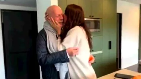 VIDEO | Imagini emoționante cu Bruce Willis, diagnosticat cu demență, la împlinirea vârstei de 68 de ani. Actorul a fost înconjurat de familie