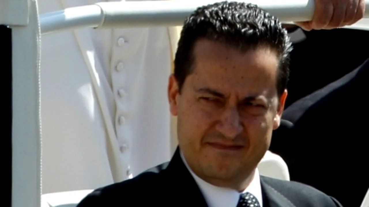 Fostul asistent al Papei Benedict, acuzat de furt de documente, a fost plasat în arest la domiciliu