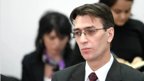 Toni Neacșu explică de ce este posibil ca Parlamentul să voteze învestirea Guvernului Siegfried Mureșan după 2 octombrie, când e așteptat raportul Standard&Poor’s