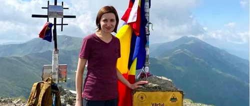 Maia Sandu, în drumeție pe cel mai înalt vârf muntos din România. „Îmi place mișcarea în aer liber”